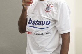 CORINTHIANS X MIRASSOL - William nos vestirios antes da partida realizada esta noite no estdio do Pacaembu, zona oeste de So Paulo, vlida pelo Campeonato Paulista 2010