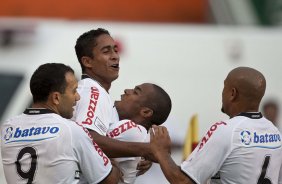 CORINTHIANS X PALMEIRAS - Jorge Henrique (c)comemora seu gol em um lance da partida realizada esta tarde no estdio do Pacaembu, zona oeste de So Paulo, vlida pela 5 rodada do Campeonato Paulista 2010