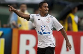 CORINTHIANS X PALMEIRAS - Jorge Henrique comemora seu gol em um lance da partida realizada esta tarde no estdio do Pacaembu, zona oeste de So Paulo, vlida pela 5 rodada do Campeonato Paulista 2010