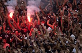 CORINTHIANS X PALMEIRAS - Torcida do Corinthians em um lance da partida realizada esta tarde no estdio do Pacaembu, zona oeste de So Paulo, vlida pela 5 rodada do Campeonato Paulista 2010