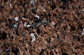 CORINTHIANS X PALMEIRAS - Torcida do Corinthians em um lance da partida realizada esta tarde no estdio do Pacaembu, zona oeste de So Paulo, vlida pela 5 rodada do Campeonato Paulista 2010