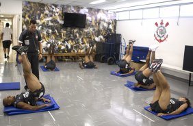 Antnio Carlos Bona, preparador fisico, durante o treino desta manh no Parque So Jorge, zona leste de So Paulo; o prximo compromisso pelo Campeonato Paulista 2010, ser amanh, quarta-feira, dia 03/02, contra a Ponte Preta no estdio Moiss Lucarelli, em Campinas