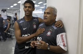 Renato e o massagista Cear durante o treino desta manh no Parque So Jorge, zona leste de So Paulo; o prximo compromisso pelo Campeonato Paulista 2010, ser amanh, quarta-feira, dia 03/02, contra a Ponte Preta no estdio Moiss Lucarelli, em Campinas