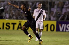 PONTE PRETA/CAMPINAS X CORINTHIANS/SP - Jucilei comemora seu gol em um lance da partida realizada esta noite no estdio Moiss Lucarelli, em Campinas, vlida pela 6 rodada do Campeonato Paulista 2010