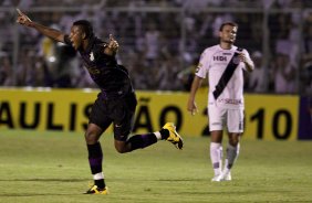 PONTE PRETA/CAMPINAS X CORINTHIANS/SP - Jucilei comemora seu gol em um lance da partida realizada esta noite no estdio Moiss Lucarelli, em Campinas, vlida pela 6 rodada do Campeonato Paulista 2010