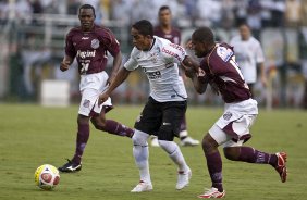 CORINTHIANS X SERTAOZINHO - em um lance da partida realizada esta tarde no estdio do Pacaembu, zona oeste da cidade, vlida pela 7 rodada do Campeonato Paulista 2010