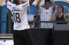 CORINTHIANS X SERTAOZINHO - em um lance da partida realizada esta tarde no estdio do Pacaembu, zona oeste da cidade, vlida pela 7 rodada do Campeonato Paulista 2010