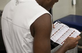 CORINTHIANS X SERTAOZINHO - Jucilei nos vestirios antes da partida realizada esta tarde no estdio do Pacaembu, zona oeste da cidade, vlida pela 7 rodada do Campeonato Paulista 2010