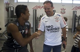 O piloto Rubens Barrichello visitou Jorge Henrique antes do treino do Corinthians realizado esta tarde no Parque So Jorge, zona leste de So Paulo; o prximo compromisso do time pelo Campeonato Paulista 2010, ser sbado, dia 13/02, contra a Portuguesa, no estdio do Caninde