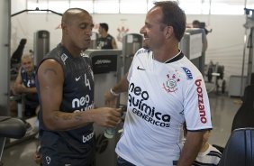 O piloto Rubens Barrichello visitou Roberto Carlos antes do treino do Corinthians realizado esta tarde no Parque So Jorge, zona leste de So Paulo; o prximo compromisso do time pelo Campeonato Paulista 2010, ser sbado, dia 13/02, contra a Portuguesa, no estdio do Caninde