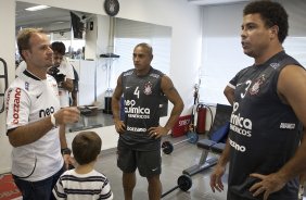 O piloto Rubens Barrichello visitou Roberto Carlos e Ronaldo antes do treino do Corinthians realizado esta tarde no Parque So Jorge, zona leste de So Paulo; o prximo compromisso do time pelo Campeonato Paulista 2010, ser sbado, dia 13/02, contra a Portuguesa, no estdio do Caninde