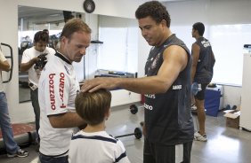 O piloto Rubens Barrichello visitou Ronaldo antes do treino do Corinthians realizado esta tarde no Parque So Jorge, zona leste de So Paulo; o prximo compromisso do time pelo Campeonato Paulista 2010, ser sbado, dia 13/02, contra a Portuguesa, no estdio do Caninde