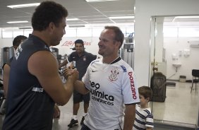 O piloto Rubens Barrichello visitou Ronaldo antes do treino do Corinthians realizado esta tarde no Parque So Jorge, zona leste de So Paulo; o prximo compromisso do time pelo Campeonato Paulista 2010, ser sbado, dia 13/02, contra a Portuguesa, no estdio do Caninde