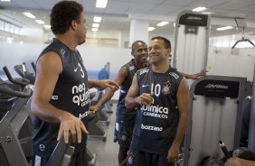 Ronaldo; Elias e Iarley durante o treino do Corinthians realizado esta tarde no Parque So Jorge, zona leste de So Paulo; o prximo compromisso do time pelo Campeonato Paulista 2010, ser sbado, dia 13/02, contra a Portuguesa, no estdio do Caninde