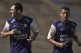 Danilo e Ralf durante o treino do Corinthians realizado esta manh no Parque So Jorge, zona leste de So Paulo; o prximo compromisso do time pelo Campeonato Paulista 2010, ser sbado, dia 13/02, contra a Portuguesa, no estdio do Caninde