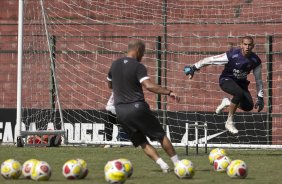 Rafael com o preparador de goleiros Mauri Lima durante o treino do Corinthians realizado esta manh no Parque So Jorge, zona leste de So Paulo; o prximo compromisso do time pelo Campeonato Paulista 2010, ser sbado, dia 13/02, contra a Portuguesa, no estdio do Caninde