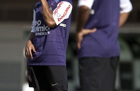 Roberto Carlos durante o treino do Corinthians realizado esta manh no Parque So Jorge, zona leste de So Paulo; o prximo compromisso do time pelo Campeonato Paulista 2010, ser sbado, dia 13/02, contra a Portuguesa, no estdio do Caninde