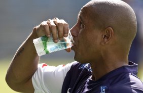 Roberto Carlos durante o treino do Corinthians realizado esta manh no Parque So Jorge, zona leste de So Paulo; o prximo compromisso do time pelo Campeonato Paulista 2010, ser sbado, dia 13/02, contra a Portuguesa, no estdio do Caninde