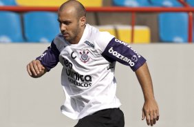 Alessandro durante o treino do Corinthians realizado esta manh na Arena Barueri, em Barueri, zona oeste de So Paulo; o prximo compromisso do time pelo Campeonato Paulista 2010, ser sbado, dia 13/02, contra a Portuguesa, no estdio do Caninde