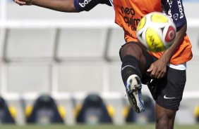Elias durante o treino do Corinthians realizado esta manh na Arena Barueri, em Barueri, zona oeste de So Paulo; o prximo compromisso do time pelo Campeonato Paulista 2010, ser sbado, dia 13/02, contra a Portuguesa, no estdio do Caninde