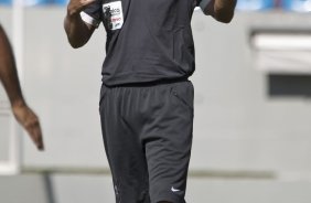 Mano Menezes durante o treino do Corinthians realizado esta manh na Arena Barueri, em Barueri, zona oeste de So Paulo; o prximo compromisso do time pelo Campeonato Paulista 2010, ser sbado, dia 13/02, contra a Portuguesa, no estdio do Caninde