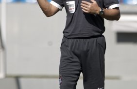 Mano Menezes durante o treino do Corinthians realizado esta manh na Arena Barueri, em Barueri, zona oeste de So Paulo; o prximo compromisso do time pelo Campeonato Paulista 2010, ser sbado, dia 13/02, contra a Portuguesa, no estdio do Caninde