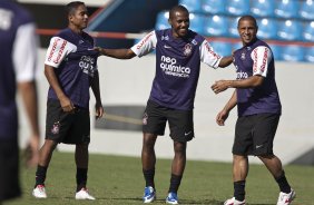 Jorge Henrique; Elias e Roberto Carlos durante o treino do Corinthians realizado esta manh na Arena Barueri, em Barueri, zona oeste de So Paulo; o prximo compromisso do time pelo Campeonato Paulista 2010, ser amanh, sbado, dia 13/02, contra a Portuguesa, no estdio do Caninde