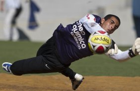 O goleiro Danilo durante o treino do Corinthians realizado esta manh na Arena Barueri, em Barueri, zona oeste de So Paulo; o prximo compromisso do time pelo Campeonato Paulista 2010, ser amanh, sbado, dia 13/02, contra a Portuguesa, no estdio do Caninde