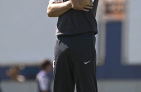 O tcnico Mano Menezes durante o treino do Corinthians realizado esta manh na Arena Barueri, em Barueri, zona oeste de So Paulo; o prximo compromisso do time pelo Campeonato Paulista 2010, ser amanh, sbado, dia 13/02, contra a Portuguesa, no estdio do Caninde