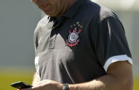 O tcnico Mano Menezes durante o treino do Corinthians realizado esta manh na Arena Barueri, em Barueri, zona oeste de So Paulo; o prximo compromisso do time pelo Campeonato Paulista 2010, ser amanh, sbado, dia 13/02, contra a Portuguesa, no estdio do Caninde