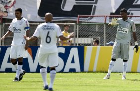 PORTUGUESA X CORINTHIANS - Felipe desculpa-se com o time pela falha no gol em um lance da partida realizada esta tarde no estdio do Caninde, zona oeste da cidade, vlida pela 8 rodada do Campeonato Paulista 2010