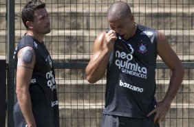 Balbuena e Ronaldo durante o treino do Corinthians realizado esta manh no Parque So Jorge, zona leste da cidade; na proxima 4a. feira, dia 24/02, a noite, o time far o seu primeiro jogo pela Taca Libertadores da Amrica, contra o Racing, do Uruguai, no estdio do Pacaembu
