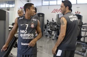 Jorge Henrique e Chico durante o treino do Corinthians realizado esta manh no Parque So Jorge, zona leste da cidade; na proxima 4a. feira, dia 24/02, a noite, o time far o seu primeiro jogo pela Taca Libertadores da Amrica, contra o Racing, do Uruguai, no estdio do Pacaembu