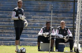 Os goleiros Rafael; Felipe e Julio Cesar durante o treino do Corinthians realizado esta manh no Parque So Jorge, zona leste da cidade; na proxima 4a. feira, dia 24/02, a noite, o time far o seu primeiro jogo pela Taca Libertadores da Amrica, contra o Racing, do Uruguai, no estdio do Pacaembu
