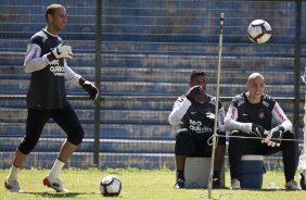 Os goleiros Rafael; Felipe e Julio Cesar durante o treino do Corinthians realizado esta manh no Parque So Jorge, zona leste da cidade; na proxima 4a. feira, dia 24/02, a noite, o time far o seu primeiro jogo pela Taca Libertadores da Amrica, contra o Racing, do Uruguai, no estdio do Pacaembu