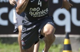 Roberto Carlos durante o treino do Corinthians realizado esta manh no Parque So Jorge, zona leste da cidade; na proxima 4a. feira, dia 24/02, a noite, o time far o seu primeiro jogo pela Taca Libertadores da Amrica, contra o Racing, do Uruguai, no estdio do Pacaembu