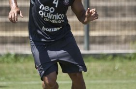 Roberto Carlos durante o treino do Corinthians realizado esta manh no Parque So Jorge, zona leste da cidade; na proxima 4a. feira, dia 24/02, a noite, o time far o seu primeiro jogo pela Taca Libertadores da Amrica, contra o Racing, do Uruguai, no estdio do Pacaembu