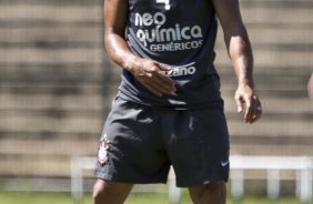Roberto Carlos durante o treino do Corinthians realizado esta manh no Parque So Jorge, zona leste da cidade; na proxima 4a. feira, dia 24/02, a noite, o time far o seu primeiro jogo pela Taca Libertadores da Amrica, contra o Racing, do Uruguai, no estdio do Pacaembu