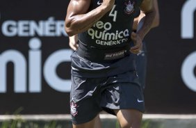 Roberto Carlos durante o treino do Corinthians realizado esta manh no Parque So Jorge, zona leste da cidade; na proxima 4a. feira, dia 24/02, a noite, o time far o seu primeiro jogo pela Taca Libertadores da Amrica, contra o Racing, do Uruguai, no estdio do Pacaembu