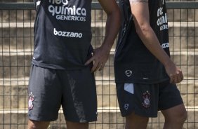 Ronaldo e Balbuena durante o treino do Corinthians realizado esta manh no Parque So Jorge, zona leste da cidade; na proxima 4a. feira, dia 24/02, a noite, o time far o seu primeiro jogo pela Taca Libertadores da Amrica, contra o Racing, do Uruguai, no estdio do Pacaembu