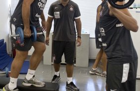 Ronaldo; o fisioterapeuta Bruno Mazziotti e Paulo Andr durante o treino do Corinthians realizado esta manh no Parque So Jorge, zona leste da cidade; na proxima 4a. feira, dia 24/02, a noite, o time far o seu primeiro jogo pela Taca Libertadores da Amrica, contra o Racing, do Uruguai, no estdio do Pacaembu