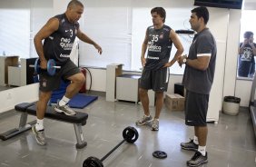 Ronaldo; Paulo Andr e o fisioterapeuta Bruno Mazziotti durante o treino do Corinthians realizado esta manh no Parque So Jorge, zona leste da cidade; na proxima 4a. feira, dia 24/02, a noite, o time far o seu primeiro jogo pela Taca Libertadores da Amrica, contra o Racing, do Uruguai, no estdio do Pacaembu