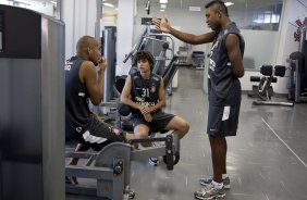 Souza; Dodo e Jucilei durante o treino do Corinthians realizado esta manh no Parque So Jorge, zona leste da cidade; na proxima 4a. feira, dia 24/02, a noite, o time far o seu primeiro jogo pela Taca Libertadores da Amrica, contra o Racing, do Uruguai, no estdio do Pacaembu