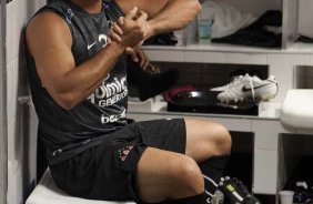 SANTOS/SANTOS X CORINTHIANS/SP - Ronaldo nos vestirios antes da partida realizada esta tarde no estdio da Vila Belmiro, em Santos, vlida pela 11 rodada do Campeonato Paulista 2010