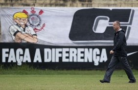 Mano Menezes durante o treino do Corinthians realizado esta manh no Parque So Jorge, zona leste da cidade; o prximo jogo do time ser dia amanh, 07/03, domingo, contra o So Caetano, na Arena Barueri, em Barueri, pela 13 rodada do Campeonato Paulista 2010