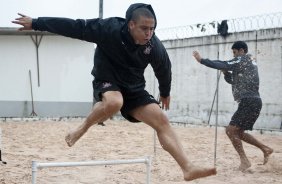 Ronald e William durante o treino do Corinthians realizado esta manh no Parque So Jorge, zona leste da cidade; o prximo jogo do time ser dia amanh, 07/03, domingo, contra o So Caetano, na Arena Barueri, em Barueri, pela 13 rodada do Campeonato Paulista 2010