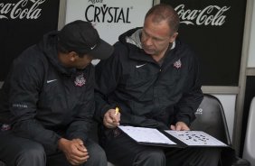 Sidnei Lobo e Mano Menezes durante o treino do Corinthians realizado esta manh no Parque So Jorge, zona leste da cidade; o prximo jogo do time ser dia amanh, 07/03, domingo, contra o So Caetano, na Arena Barueri, em Barueri, pela 13 rodada do Campeonato Paulista 2010