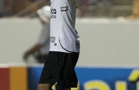 SAO CAETANO/SAO CAETANO X CORINTHIANS/SP - Dentinho comemora seu gol em um lance da partida realizada esta tarde no estádio da Arena de Barueri, em Barueri, grande São Paulo, válida pela 13ª rodada do Campeonato Paulista 2010