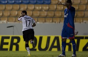 SAO CAETANO/SAO CAETANO X CORINTHIANS/SP - Dentinho comemora seu gol em um lance da partida realizada esta tarde no estdio da Arena de Barueri, em Barueri, grande So Paulo, vlida pela 13 rodada do Campeonato Paulista 2010