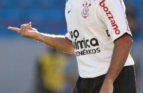 SAO CAETANO/SAO CAETANO X CORINTHIANS/SP - Iarley reclama do juiz em um lance da partida realizada esta tarde no estdio da Arena de Barueri, em Barueri, grande So Paulo, vlida pela 13 rodada do Campeonato Paulista 2010
